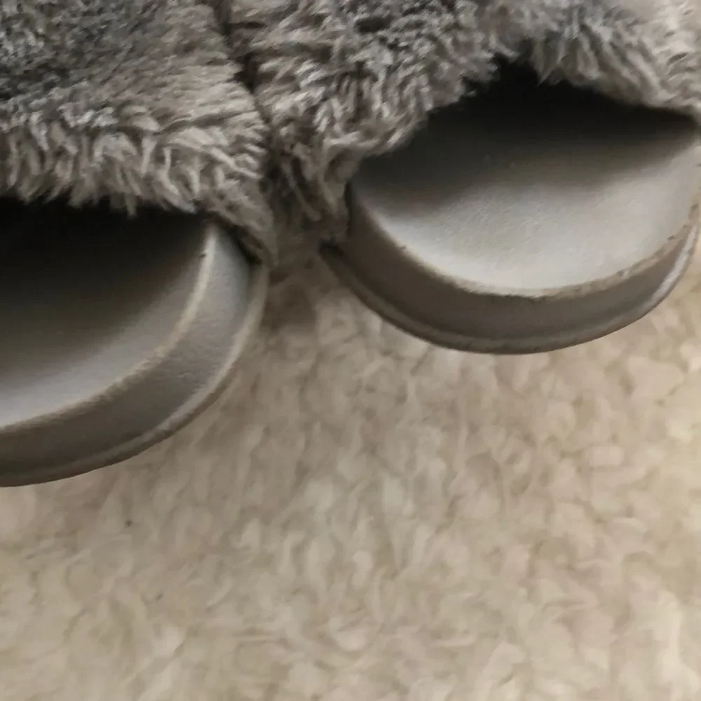 Joe Boxer Gray fur  slides size L Unisex